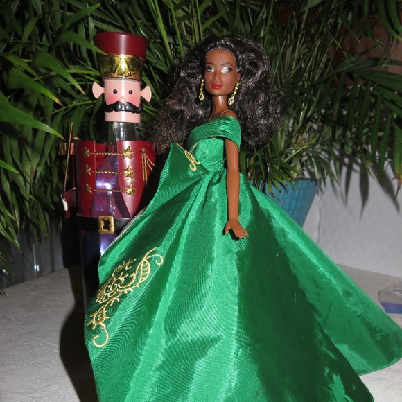 Barbie Holliday Collection African American - Picture 3 of 4